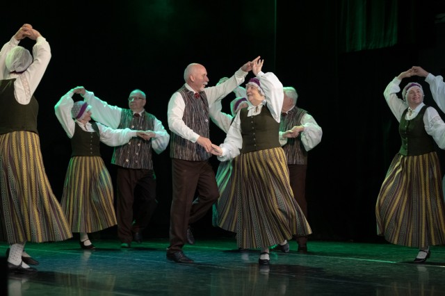 senioru deju kolektīvs "Dobelnieki"